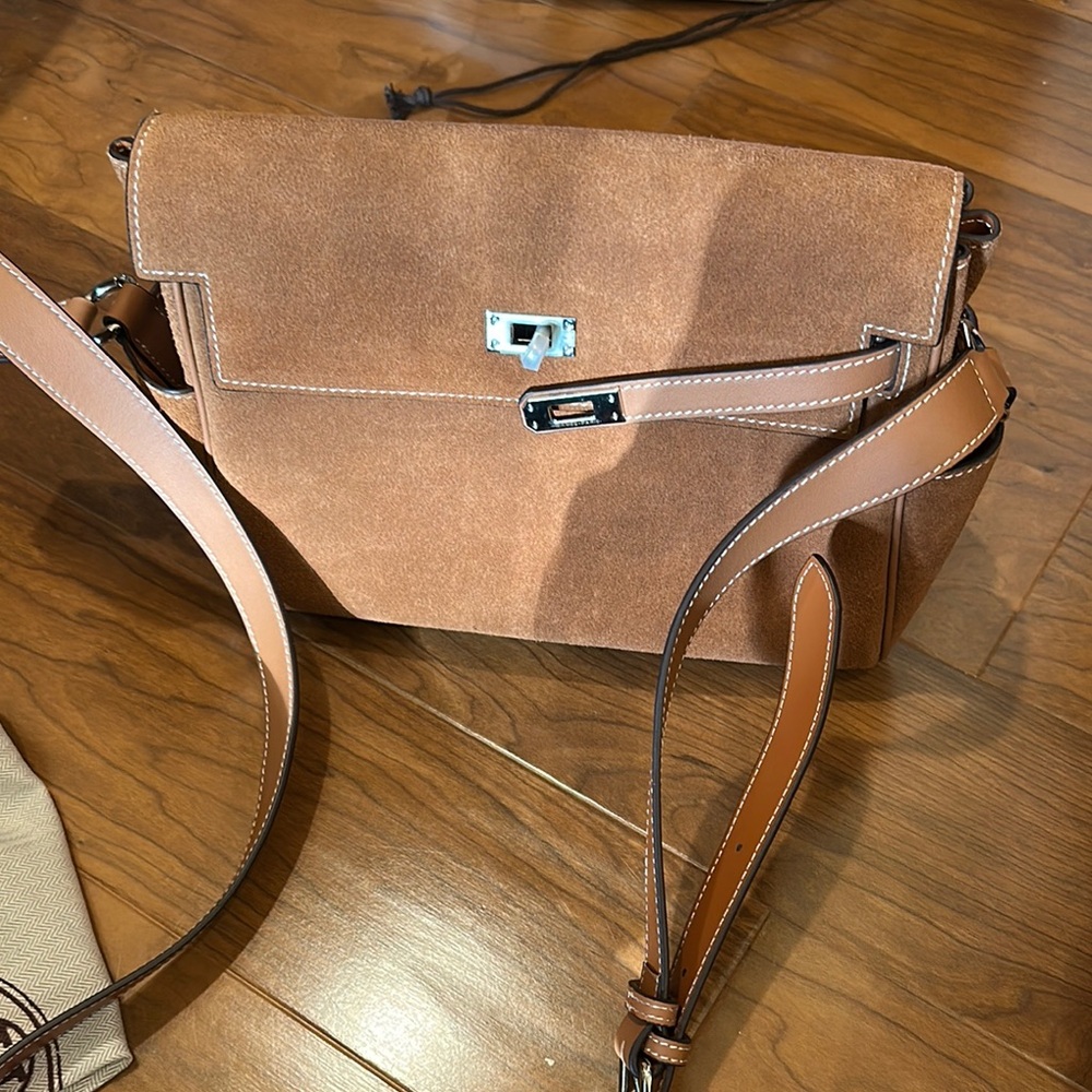 Elegant Brown Leather Shoulder Bag